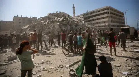 Heightened Artillery Offensive Persists in the Gaza Strip